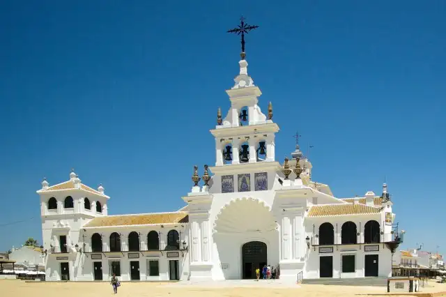 Ruta 4x4 por el Norte de Donana Embarcate en un emocionante viaje de 4 horas por el norte del Parque Nacional de Donana la mayor reserva ecologica de Europa