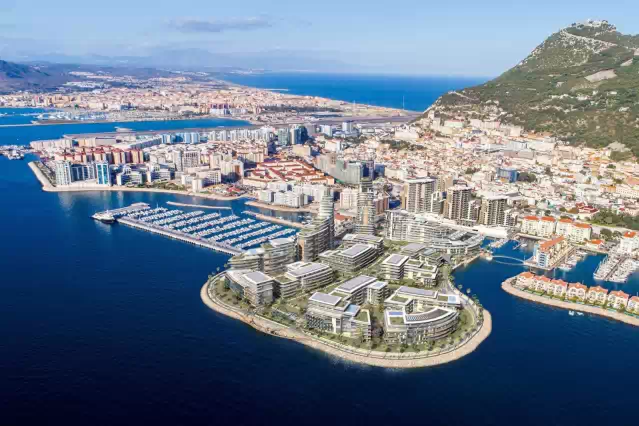 Excursion privada a gibraltar desde sevilla Visita la famosa Roca y aprende sobre su historia en esta excursion privada. Conoce a los famosos y simpaticos macacos de Gibraltar que habitan la zona