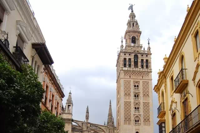 Visita encantada por sevilla Descubra los misterios de Sevilla