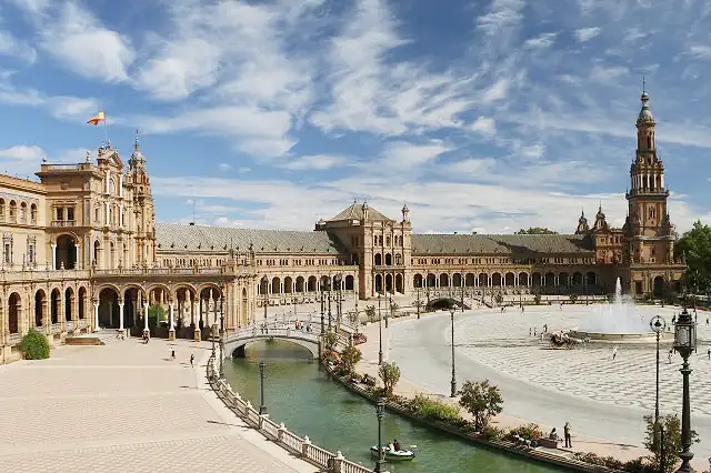 Visita plaza espana y parque maria luisa de sevilla La Plaza de Espana y el Parque Maria Luisa Un paseo por la historia de Sevilla